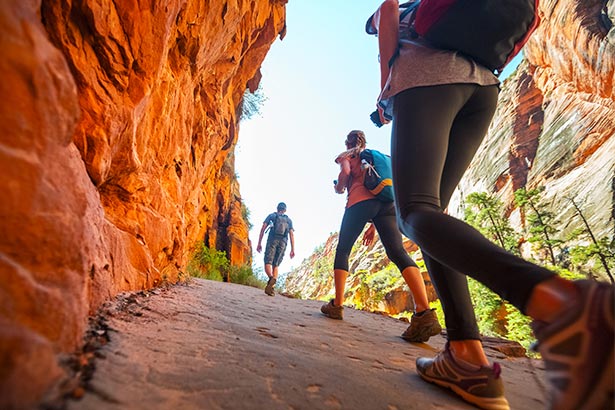 Group hiking the Grand Canyon